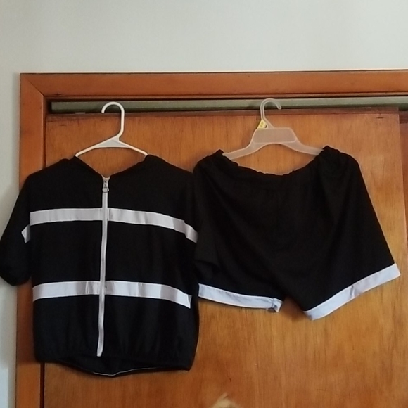 Short Set - Picture 1 of 1